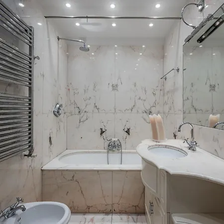 The Seven Stars - Montenapoleone Milano